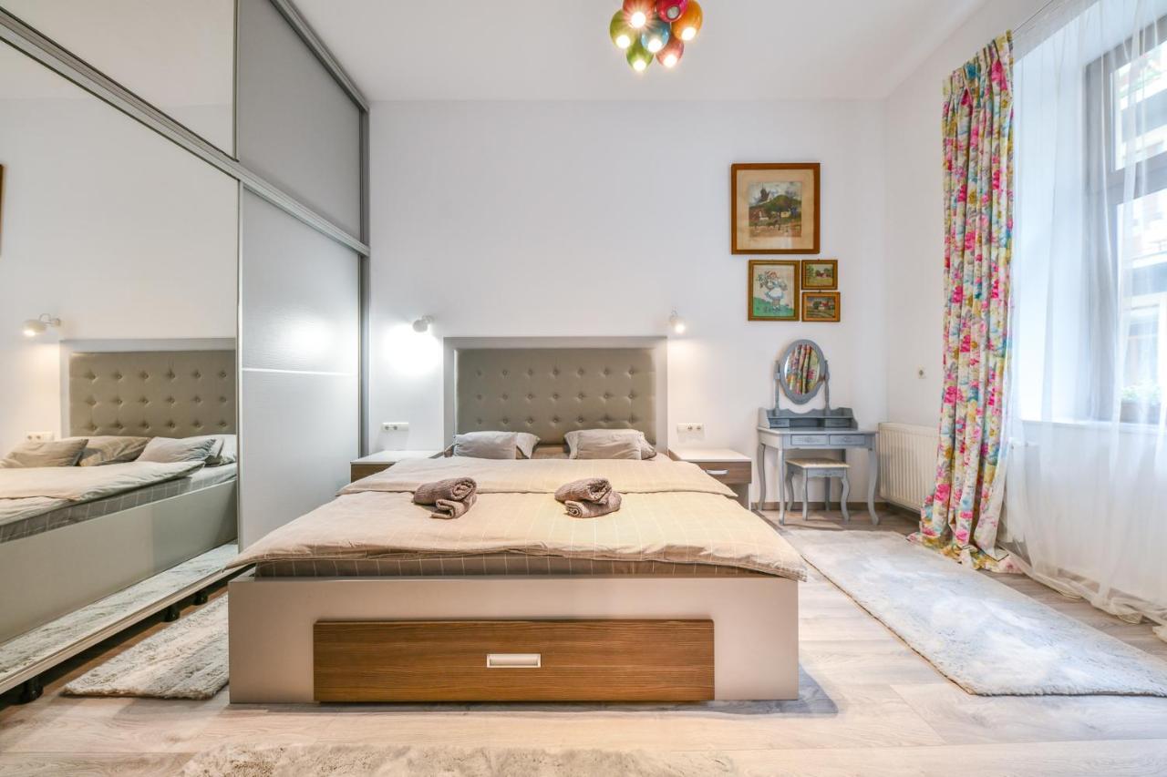 Glam Apartment คลูจ-นาโปกา ภายนอก รูปภาพ